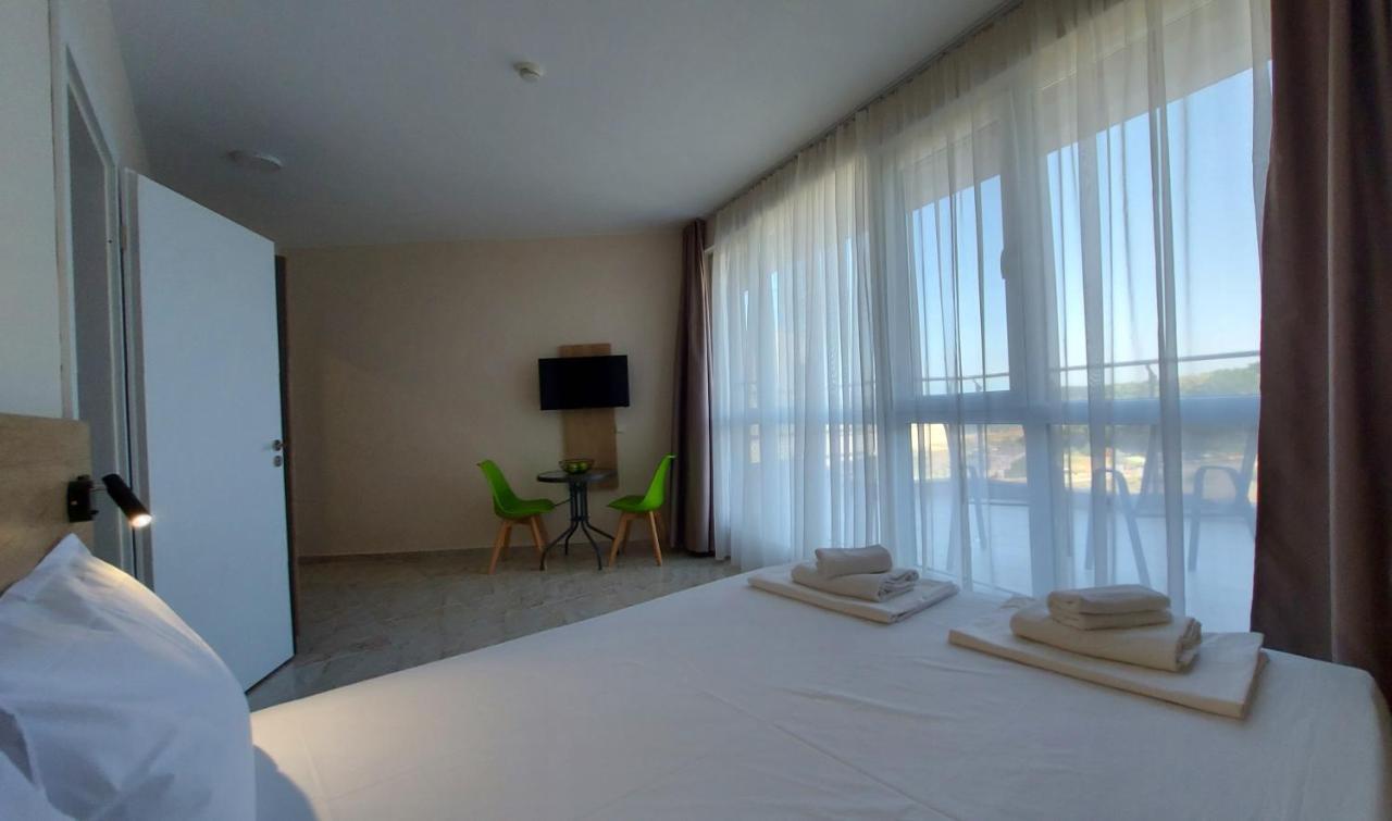 Aparthotel Happy Приморско Екстериор снимка
